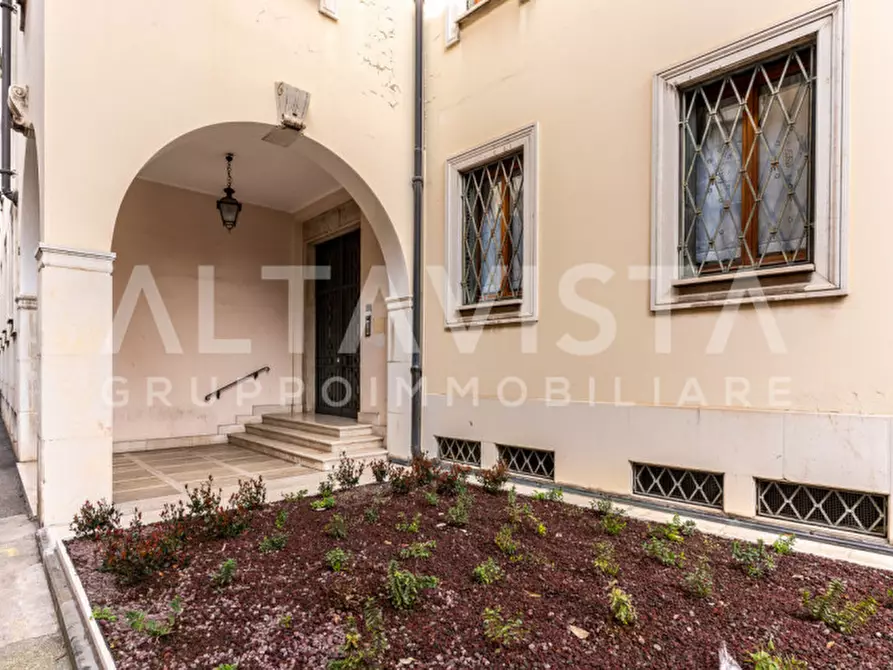 Immagine 1 di Appartamento in vendita  in Via Crispi a Brescia