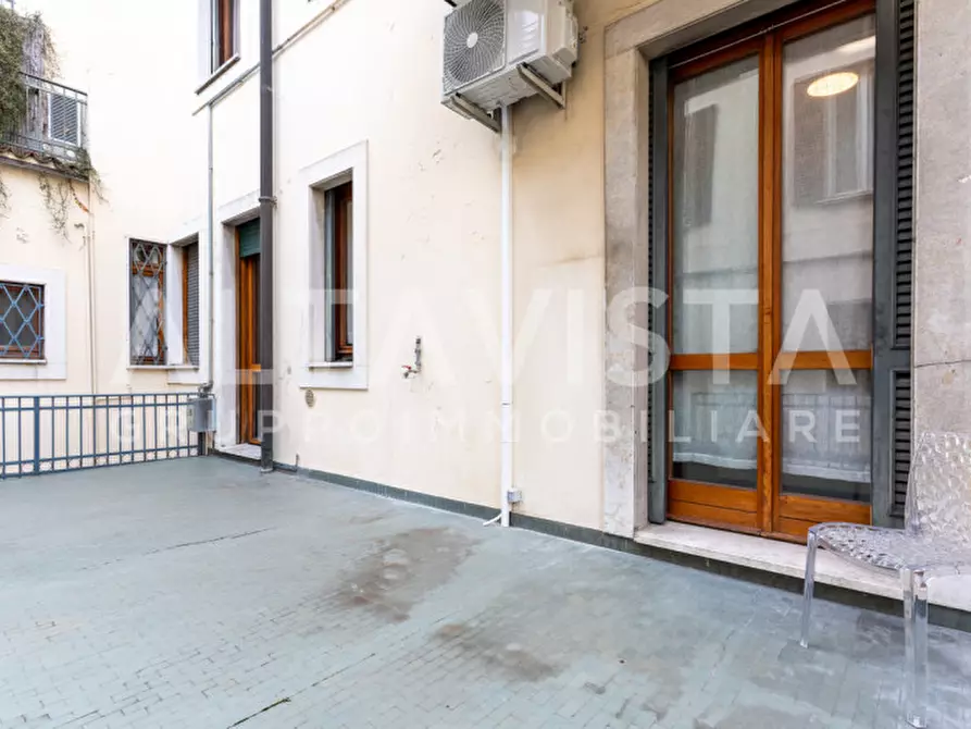 Immagine 17 di Appartamento in vendita  in Via Crispi a Brescia