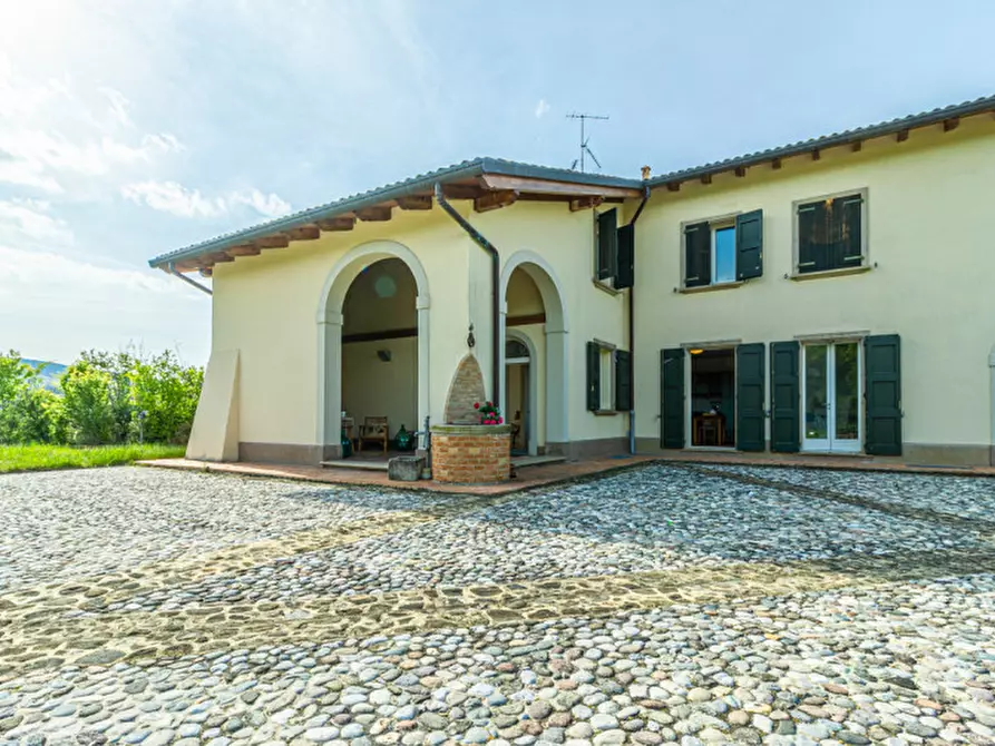 Immagine 1 di Villa in vendita  in VIA VAL QUADERNA a Castel San Pietro Terme