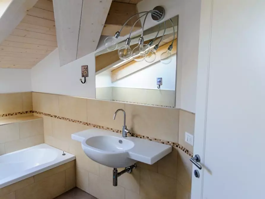 Immagine 23 di Appartamento in vendita  in Via Imbriani 2 a Trieste