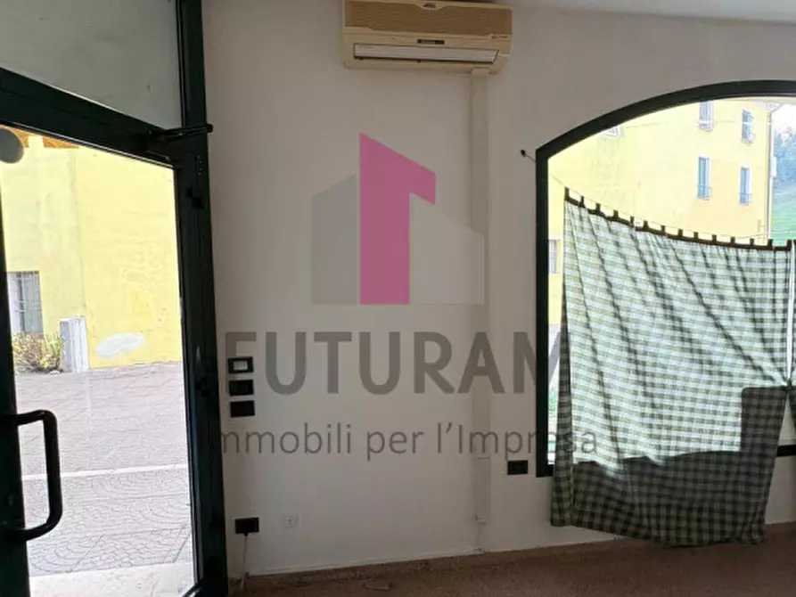 Immagine 2 di Negozio in affitto  a Isola Vicentina