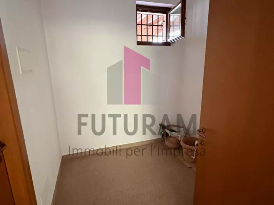 Immagine 4 di Negozio in affitto  a Isola Vicentina