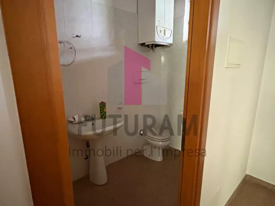 Immagine 5 di Negozio in affitto  a Isola Vicentina