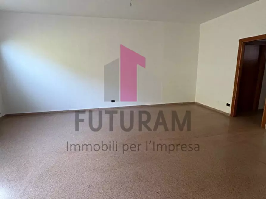 Immagine 6 di Negozio in affitto  a Isola Vicentina