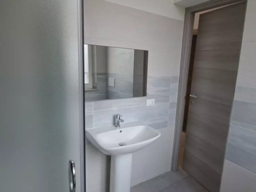 Immagine 17 di Appartamento in affitto  a Pavia