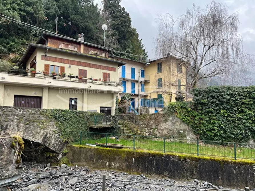 Immagine 9 di Casa indipendente in vendita  in Via Alle Rive, 38 a Faggeto Lario
