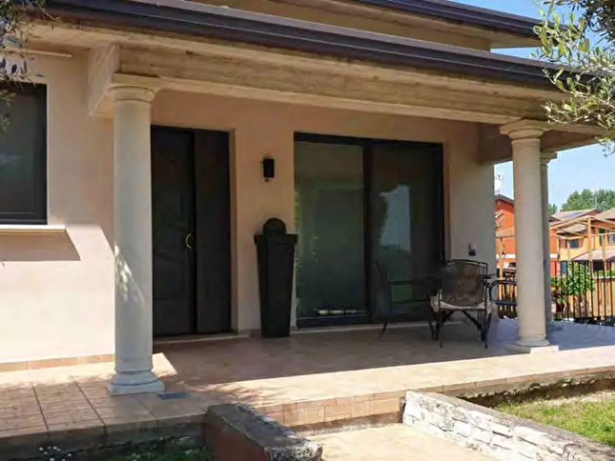 Immagine 1 di Villa in vendita  in Via Giacomo Leopardi 7, Asola a Asola