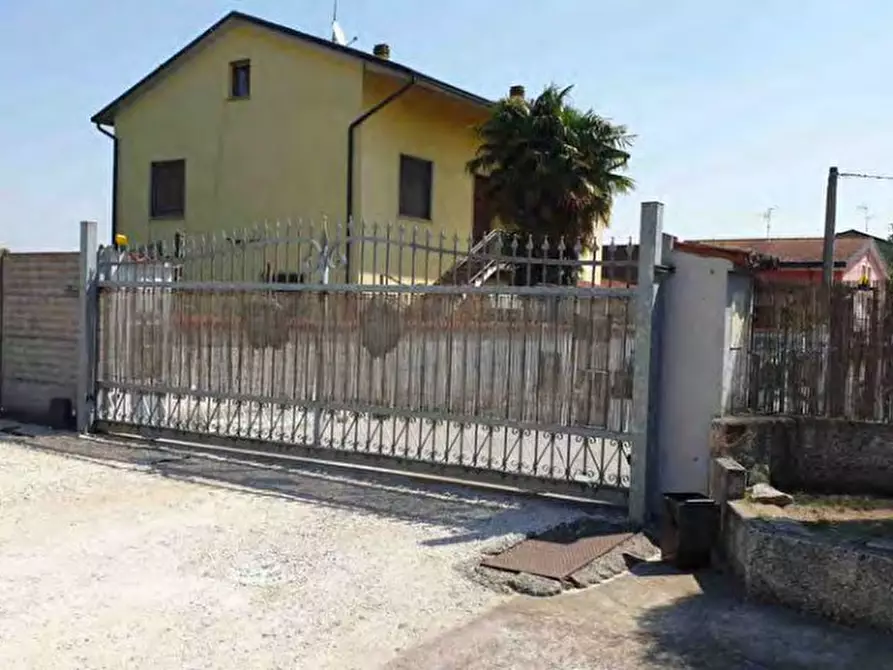 Immagine 47 di Villa in vendita  in Via Giacomo Leopardi 7, Asola a Asola