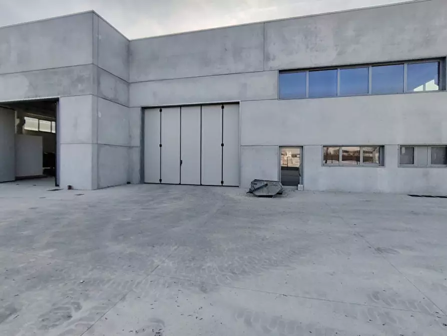 Immagine 1 di Capannone industriale in affitto  in via delle industrie a Mussolente