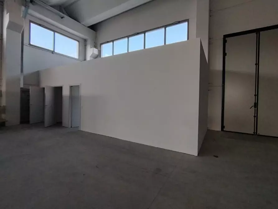 Immagine 12 di Capannone industriale in affitto  in via delle industrie a Mussolente