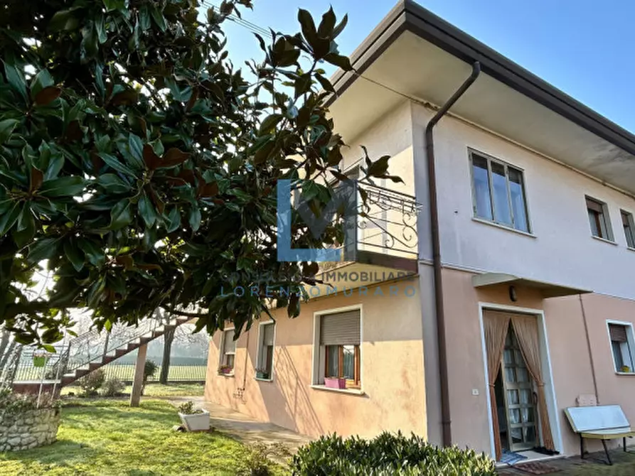 Immagine 2 di Casa indipendente in vendita  a Trevignano