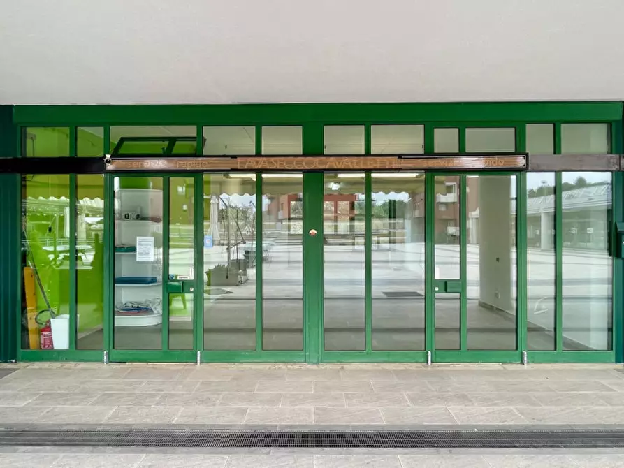 Immagine 1 di Negozio in vendita  in Via dei Gerani a Senigallia