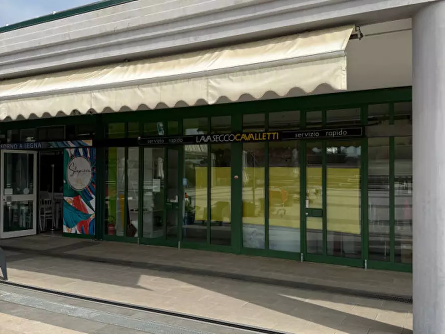 Immagine 2 di Negozio in vendita  in Via dei Gerani a Senigallia