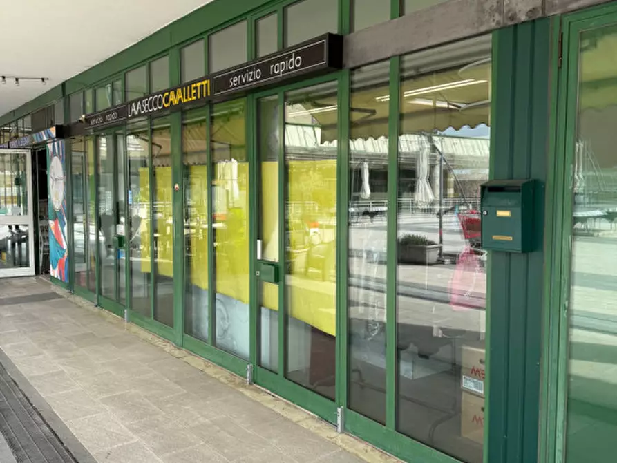 Immagine 2 di Negozio in vendita  in Via dei Gerani a Senigallia