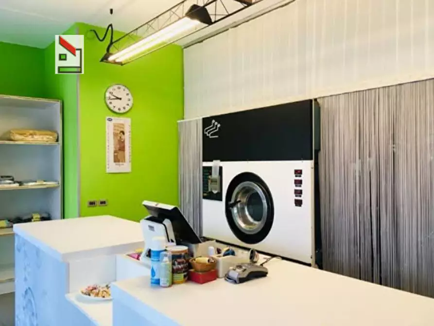 Immagine 3 di Negozio in vendita  in Via dei Gerani a Senigallia