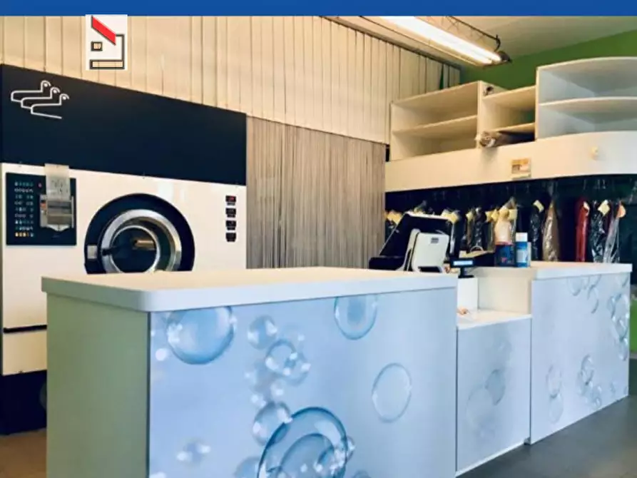 Immagine 4 di Negozio in vendita  in Via dei Gerani a Senigallia