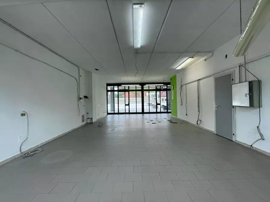 Immagine 8 di Negozio in vendita  in Via dei Gerani a Senigallia