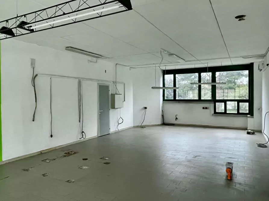 Immagine 9 di Negozio in vendita  in Via dei Gerani a Senigallia