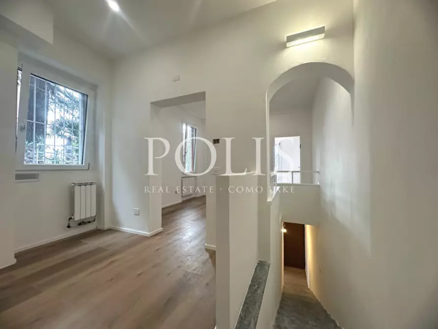 Immagine 4 di Appartamento in vendita  in VIA TORNO a Como