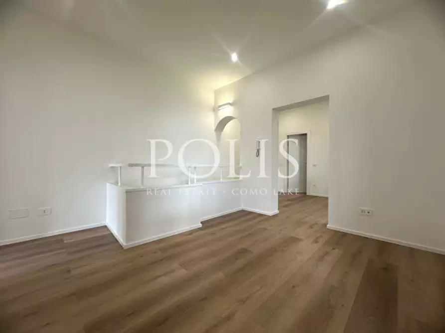 Immagine 5 di Appartamento in vendita  in VIA TORNO a Como