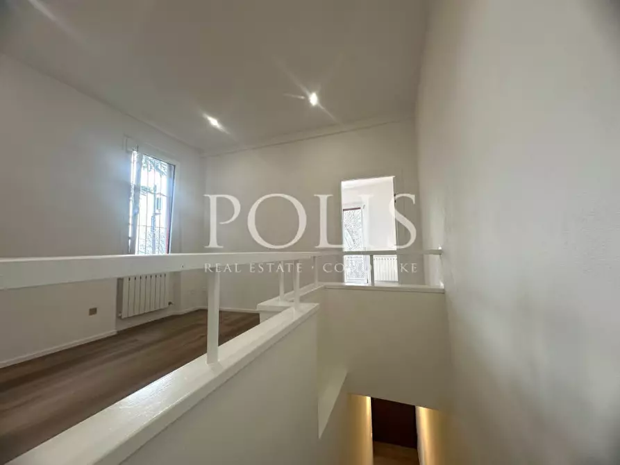 Immagine 10 di Appartamento in vendita  in VIA TORNO a Como