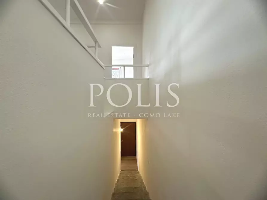 Immagine 11 di Appartamento in vendita  in VIA TORNO a Como