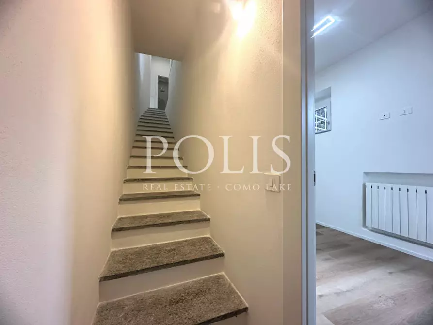 Immagine 12 di Appartamento in vendita  in VIA TORNO a Como