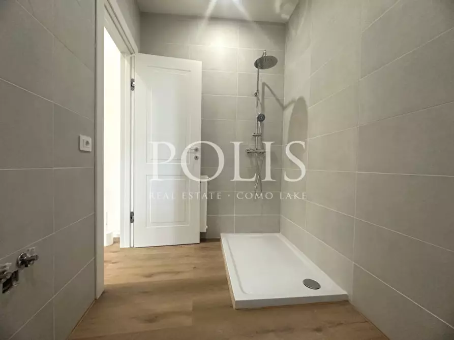 Immagine 15 di Appartamento in vendita  in VIA TORNO a Como