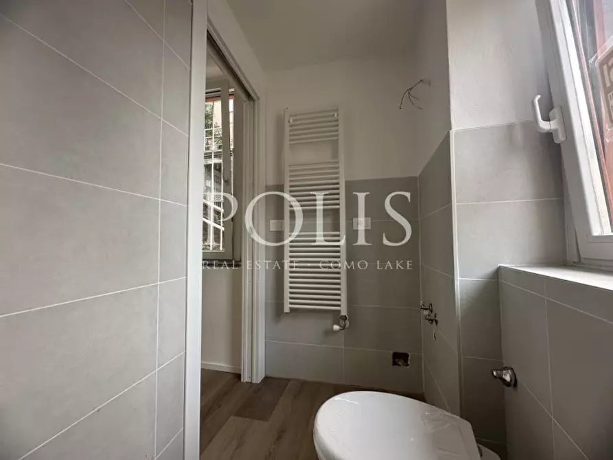 Immagine 18 di Appartamento in vendita  in VIA TORNO a Como