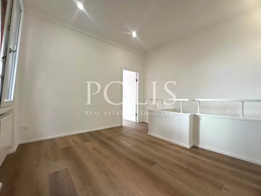 Immagine 20 di Appartamento in vendita  in VIA TORNO a Como