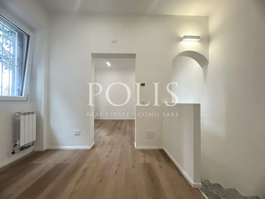 Immagine 21 di Appartamento in vendita  in VIA TORNO a Como