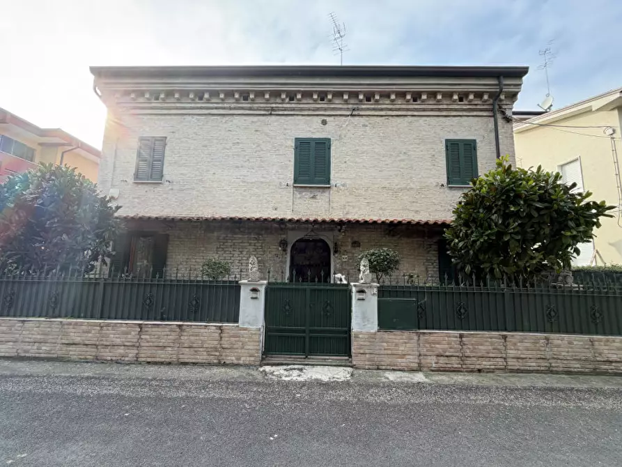 Immagine 1 di Casa bifamiliare in vendita  a Senigallia