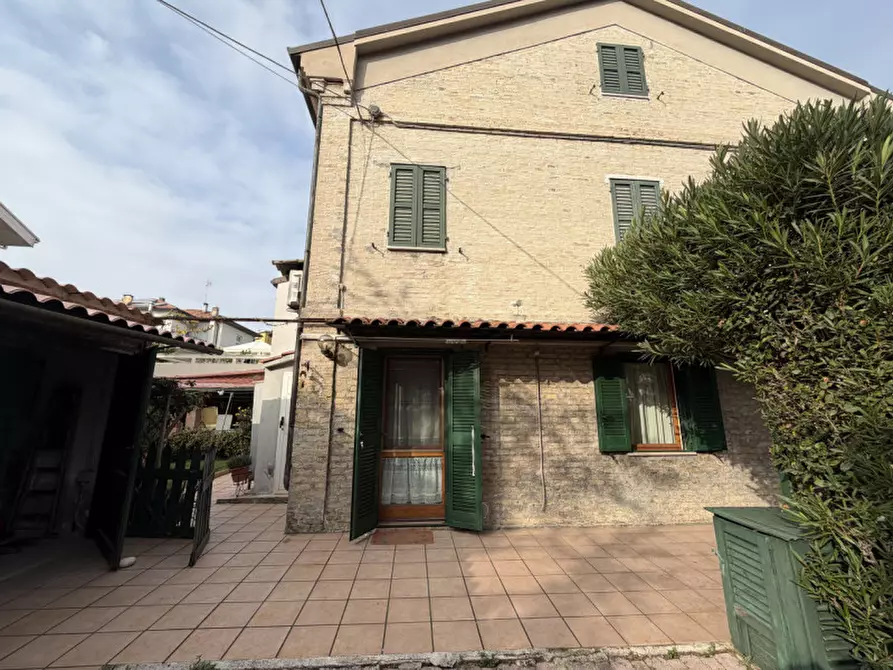 Immagine 2 di Casa bifamiliare in vendita  a Senigallia