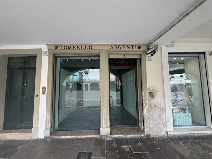 Immagine 1 di Negozio in affitto  in via matteotti a Este