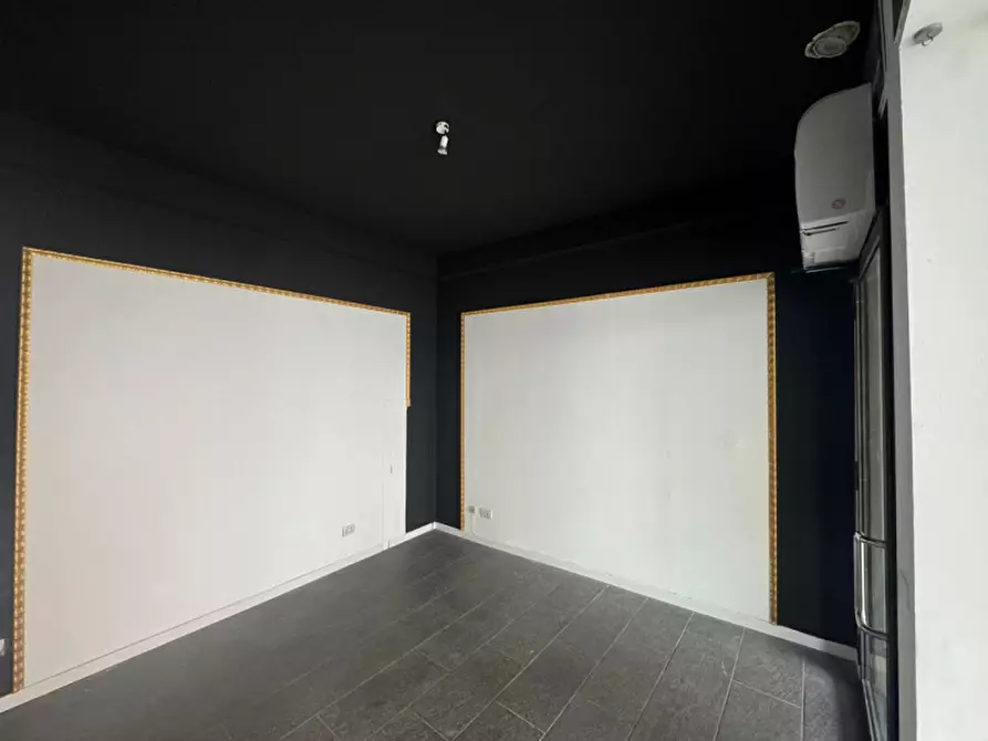 Immagine 5 di Negozio in affitto  in via matteotti a Este