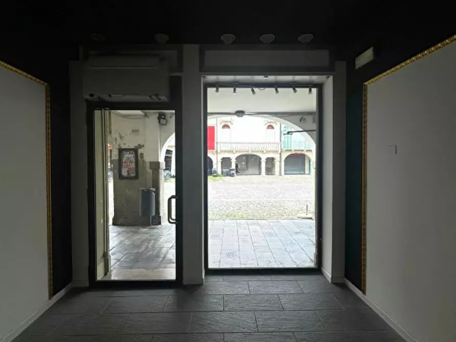 Immagine 6 di Negozio in affitto  in via matteotti a Este