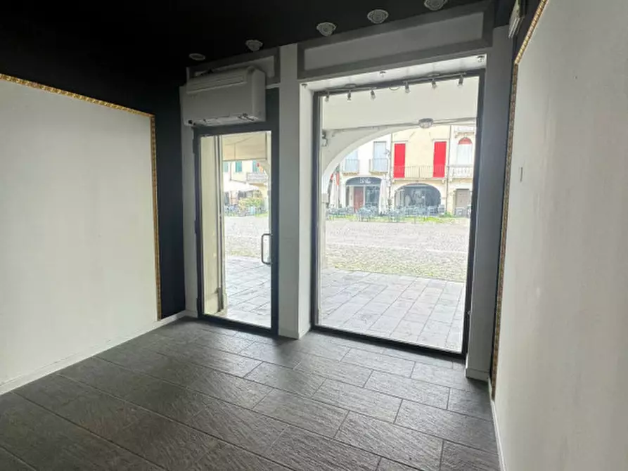 Immagine 9 di Negozio in affitto  in via matteotti a Este