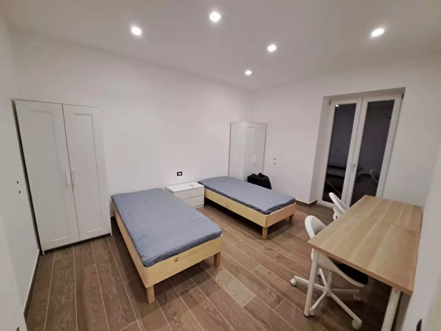 Immagine 12 di Camera in affitto  in via Alessandro Poerio a Napoli