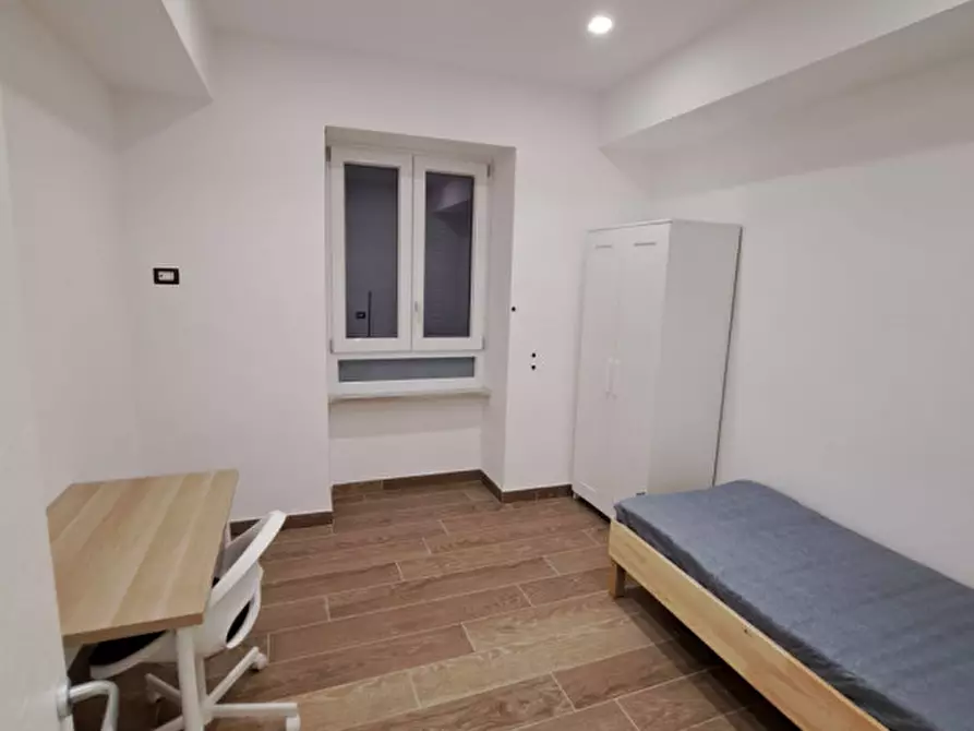 Immagine 13 di Camera in affitto  in via Alessandro Poerio a Napoli