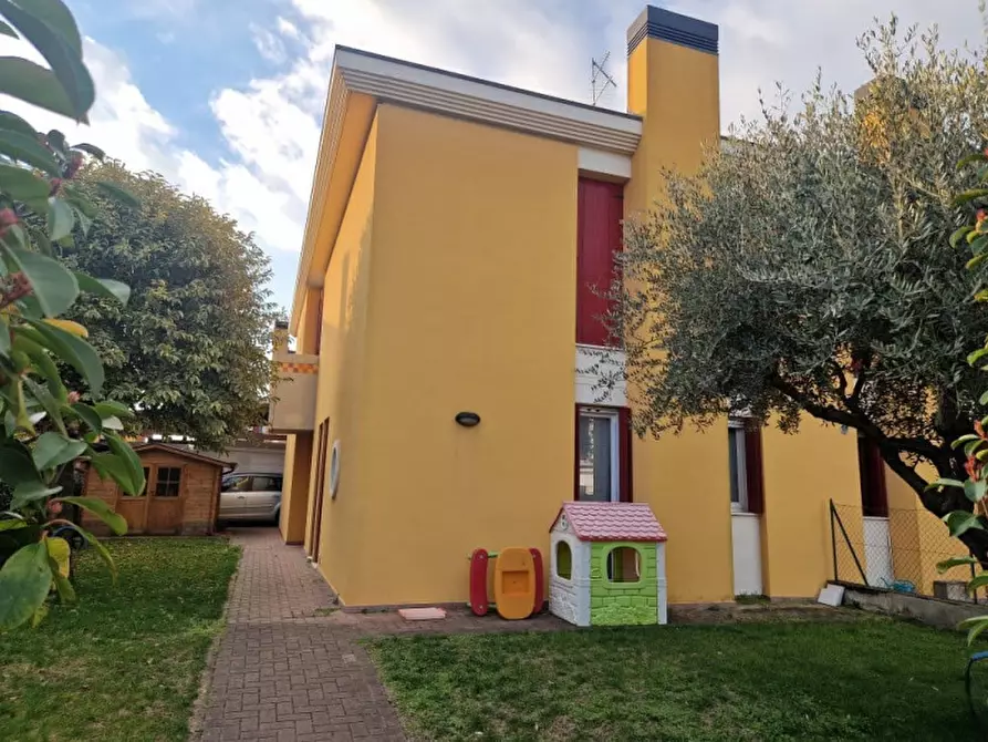 Immagine 1 di Villetta a schiera in vendita  in Via Firenze a Lonigo