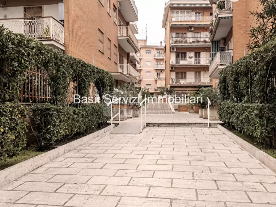 Immagine 42 di Appartamento in vendita  in Viale dei Colli Portuensi a Roma