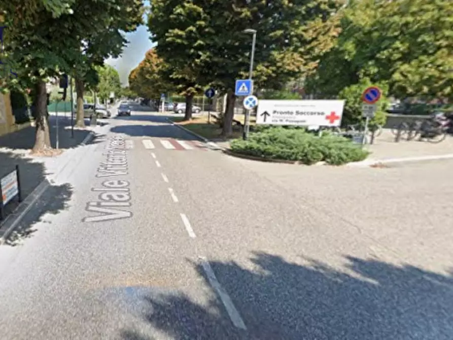 Immagine 4 di Negozio in affitto  in Viale XII settembre a Fano