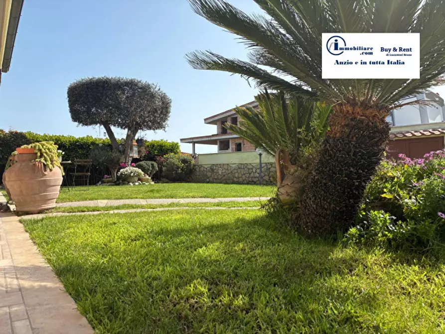 Immagine 1 di Villa in vendita  in Via degli Zucchetti n.11 a Nettuno