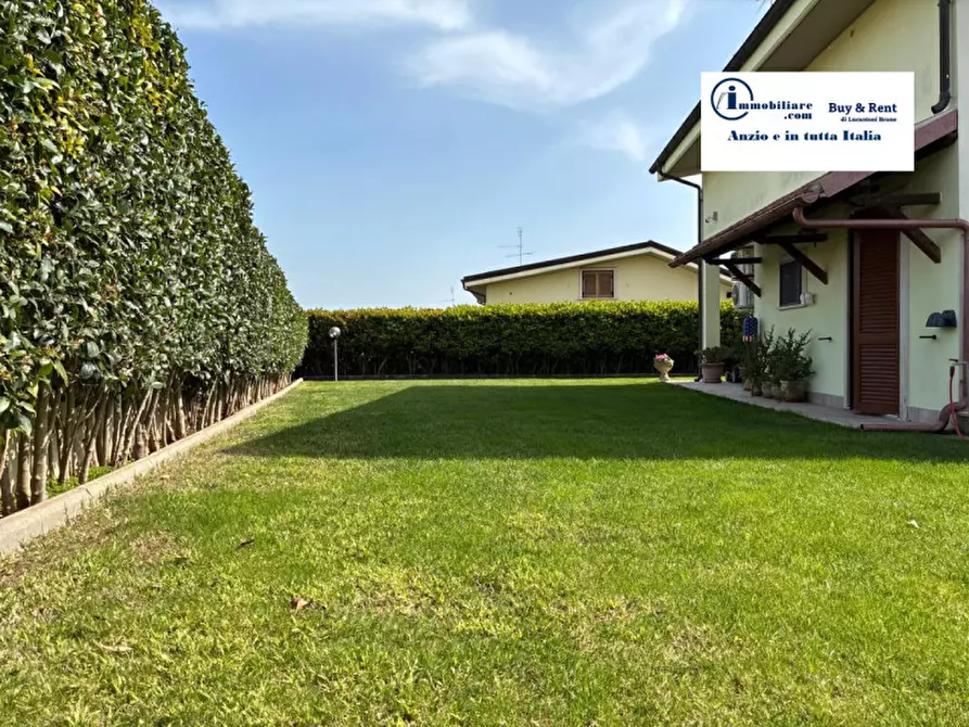 Immagine 2 di Villa in vendita  in Via degli Zucchetti n.11 a Nettuno