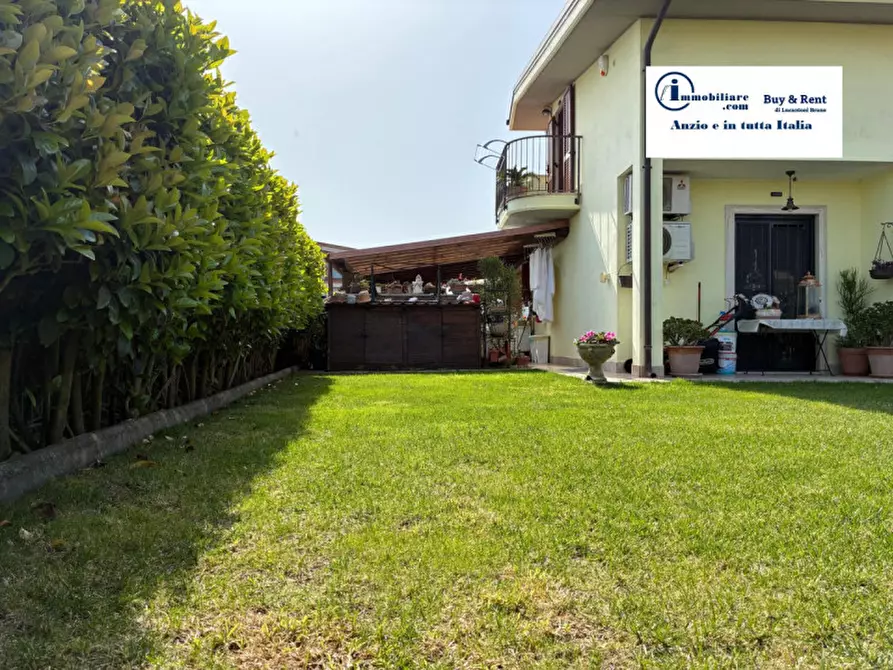 Immagine 3 di Villa in vendita  in Via degli Zucchetti n.11 a Nettuno
