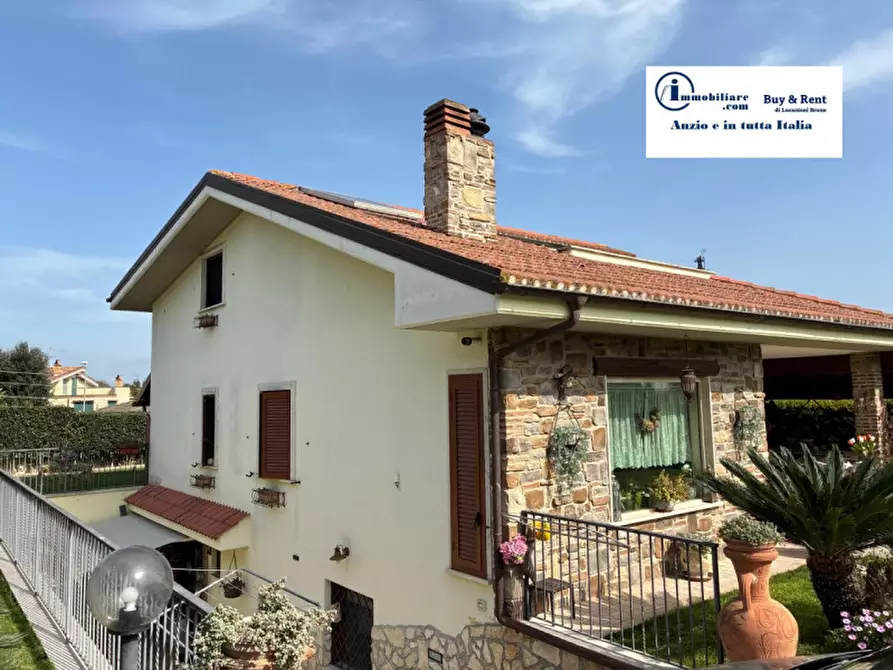 Immagine 3 di Villa in vendita  in Via degli Zucchetti n.11 a Nettuno