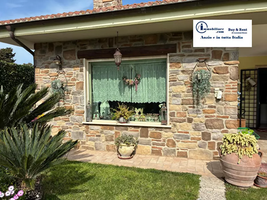 Immagine 8 di Villa in vendita  in Via degli Zucchetti n.11 a Nettuno