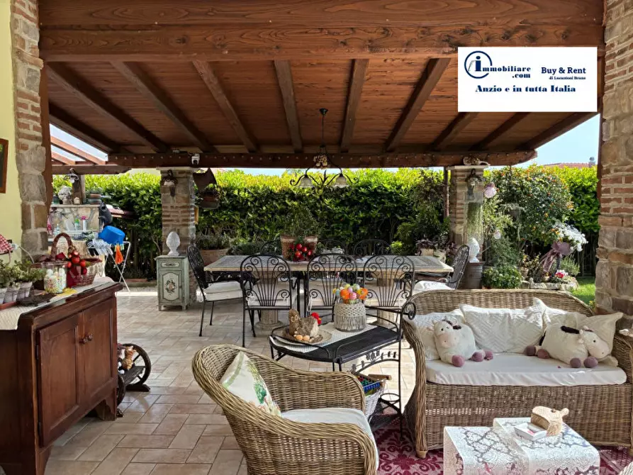 Immagine 13 di Villa in vendita  in Via degli Zucchetti n.11 a Nettuno