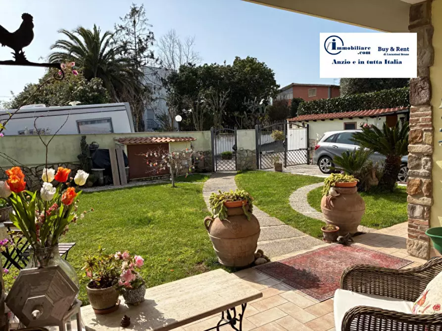 Immagine 16 di Villa in vendita  in Via degli Zucchetti n.11 a Nettuno