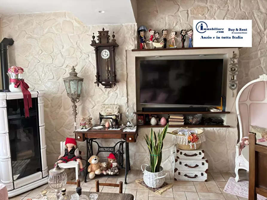 Immagine 25 di Villa in vendita  in Via degli Zucchetti n.11 a Nettuno